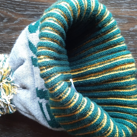 Elks logo knit pom pom winter hat. Toque. - Picture 4 of 5